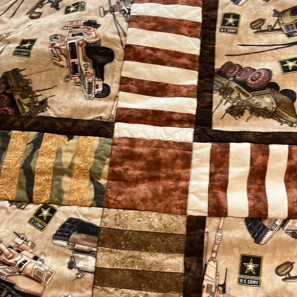 Army Quilt Throw - Picture 6 of 7